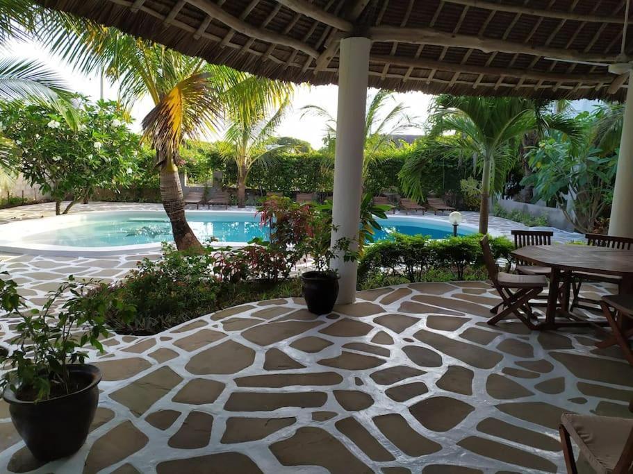 Twiga House Resort Piscina ☆☆☆☆☆ Pearl Beach Watamu Exterior photo