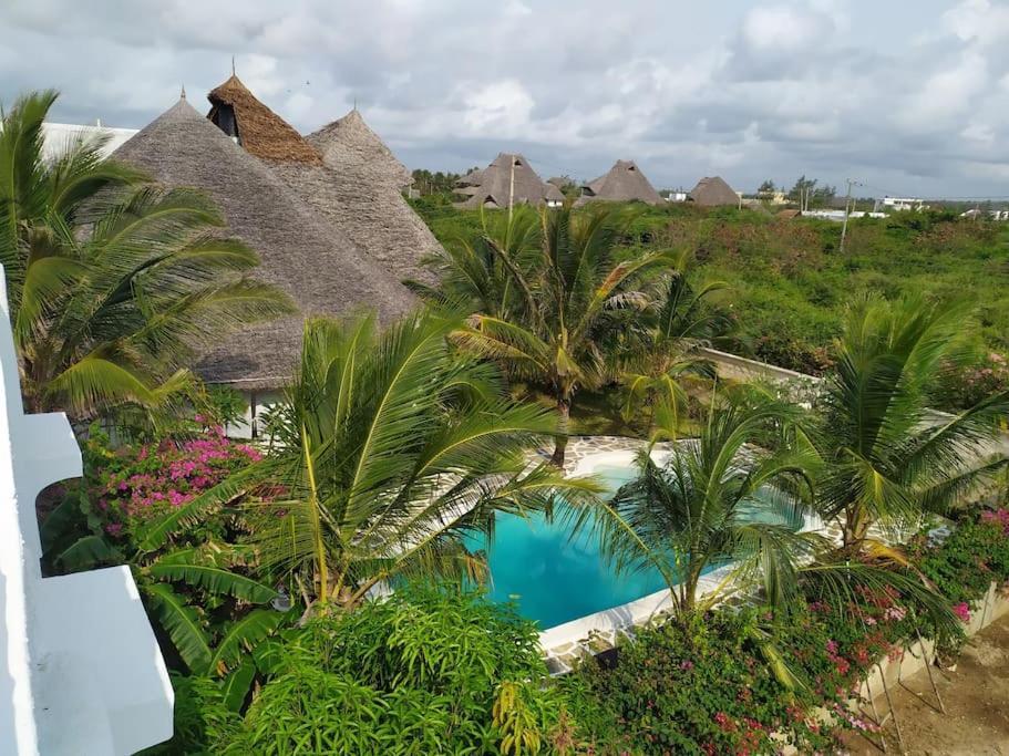 Twiga House Resort Piscina ☆☆☆☆☆ Pearl Beach Watamu Exterior photo