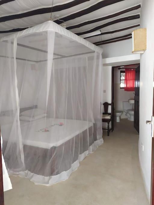 Twiga House Resort Piscina ☆☆☆☆☆ Pearl Beach Watamu Exterior photo