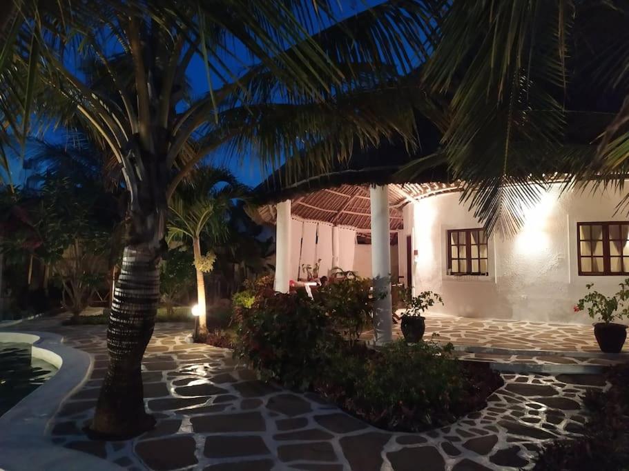 Twiga House Resort Piscina ☆☆☆☆☆ Pearl Beach Watamu Exterior photo